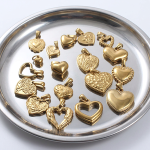 Ciondoli a Cuore Personalizzati di Moda in Acciaio Inossidabile Placcato Oro 18K per la Creazione di Gioielli - Product Image 1
