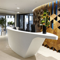 Bureau d'accueil moderne de conception unique en forme de bateau pour hôtel 5 étoiles, centre commercial et hôpital, haute couture, pour deux personnes