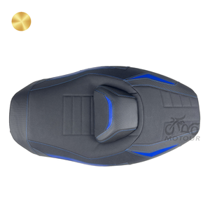 Siège de moto personnalisé en cuir bleu et noir au design nouveau et élégant pour un confort ultime pour Yamaha <span class=keywords><strong>Tmax</strong></span> 560 2022- - Product Image 1
