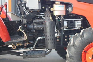 Tracteur à roues CE Cabin 60HP avec feux de dégagement et boîte de vitesses 8+2 - Product Image 3