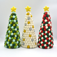 Sapin de Noël en feutre de laine personnalisé de haute qualité, écoresponsable et naturel, avec base de table personnalisable, fabriqué au Népal