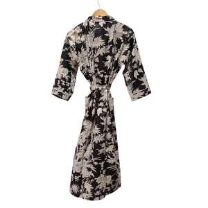 Bata Kimono de Algodón Azul Tallas Grandes Color Negro, Estampado Floral Hecho a Mano, Ropa de Estar por Casa, Disponible a Precio Mayorista - Product Image 1