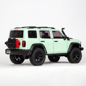 Traction Hobby - Camioneta Eléctrica de Aleación Metálica a Escala 1/8, GWM Tank300 CT IFS 4WD RC Crawler, Control Remoto AA, Edición para Interiores y Exteriores - Product Image 2