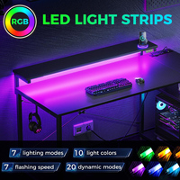 Bureau de jeu compact en fibre de carbone noir avec prises de courant réglables, support d'ordinateur LED en forme de L, étagères réversibles et design d'angle
