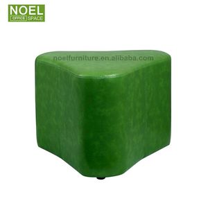 Stile unico di figura del triangolo nuovo disegno <span class=keywords><strong>verde</strong></span> pouf mobili per il commercio all'ingrosso - Product Image 1