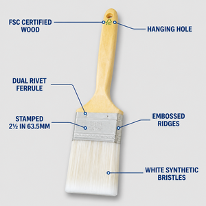 Brocha de pintura de 2.5 pulgadas (63.5mm) con mango de <span class=keywords><strong>madera</strong></span>, <span class=keywords><strong>cerdas</strong></span> de nailon blancas, virola plateada y orificio de tamaño estampado - Product Image 1
