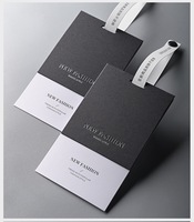 Étiquettes en papier recyclées et personnalisables Sacs pour chaussures Jeans pour vêtements Étiquettes volantes en papier d'aluminium gaufré de luxe
