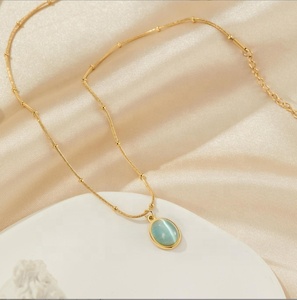 Collier pendentif en acier inoxydable plaqué or 18 carats, style Ins, unisexe, style Europe Amérique, chaîne croisée, bijoux d'anniversaire, vente en gros - Product Image 4
