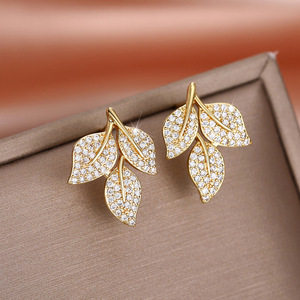 Orecchini a Perno a Forma di Foglia per Donne, Stile Floreale e Naturale, Accessori per Orecchie da Indossare Quotidianamente, per Outfit Casual e Regalo - Product Image 1