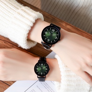 Reloj de pareja de cuarzo, impermeable, con correa de cuero de alta gama, minimalista y a la moda. - Product Image 2