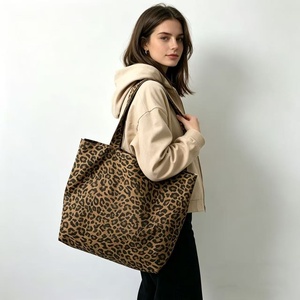 Nouvel Arrivage Sac Fourre-tout Imprimé Lettres Design Mode Sac d'Extérieur Quatre Saisons Sacs à Main de Luxe pour Femme en Toile Couleur Personnalisable - Product Image 6