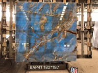 Revêtement mural extérieur décoratif de luxe dalles livre assorti bleu onyx marbre pour villa