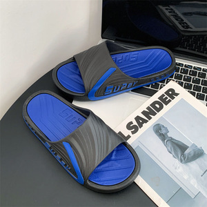 Chaussons pour hommes en PVC de luxe abordables, style extérieur lumineux avec traction, pantoufles amusantes et confortables - Product Image 4