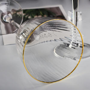 モダンシンプルゴールドリム付きストライプ柄赤と白ワイングラスクリエイティブゴブレットパーティーグラスカップ - Product Image 5