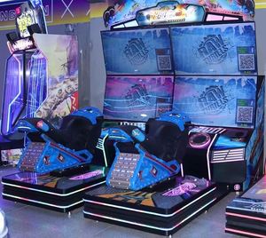 Consola de Juegos Arcade de Carreras con Doble Pantalla para Dos Jugadores, Simulador de Motocicleta que Funciona con Monedas para Centros de Juegos - Product Image 3
