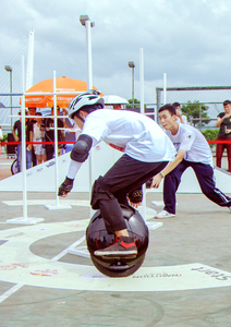 Inmotion V5F High Speed 25Km/h 550W Smart Single Wheel Self Balancing Unicycle for Adults - Product Image 3