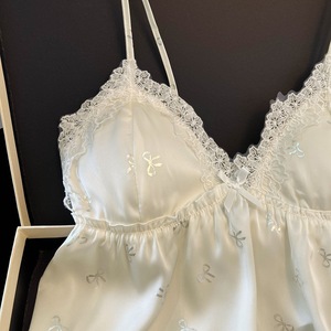<span class=keywords><strong>Pigiama</strong></span> Estivo Sexy da <span class=keywords><strong>Donna</strong></span> in Seta Ghiaccio, Canotta con Spalline e Pantaloncini con Coulisse, Scollo a V Senza Maniche con Fiocco, Morbido e Traspirante, Argento - Product Image 2