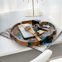 Plateau rond en bois fait à la main avec de la résine époxy. Utiliser comme porte-bijoux porte-bague plateau de service en bois porte-clé organisateur de salle de bain
