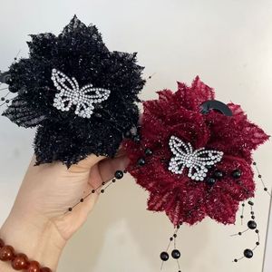 Pince à cheveux 13 cm pour <span class=keywords><strong>femme</strong></span>, style vintage, en tissu à paillettes rouge et <span class=keywords><strong>noir</strong></span>, avec fleur, strass en cristal, papillon, fleur, perle et pompon - Product Image 3