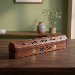 Brûleur d'encens artisanal en bois de santal avec incrustations en laiton, support de rangement aromatique - Product Image 4