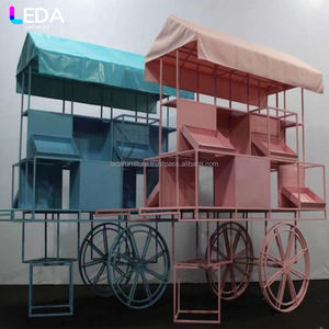 Chariot à bonbons moderne de luxe en métal LEDA avec roues - Support de présentation de desserts amovible pour mariage et Noël - Product Image 1