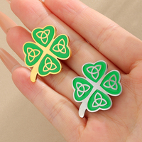 Broche en acier inoxydable Yiwu Aceon avec logo personnalisé, gravure, nœud celtique, trèfle vert émaillé porte-bonheur