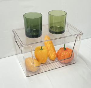 Contenedores de Almacenamiento Apilables de Plástico Transparente con Tapa, Cestas Organizadoras para Cocina con Asa - Product Image 1