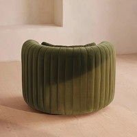Fauteuil d'appoint contemporain en velours vert tendance avec structure en bois massif, fauteuil pivotant de luxe pour hôtel