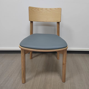 Chaise <span class=keywords><strong>Windsor</strong></span> en bois massif Couleurs personnalisées Design moderne Multiples applications extérieures pour les meubles de salle à manger de restaurant Usage domestique - Product Image 2