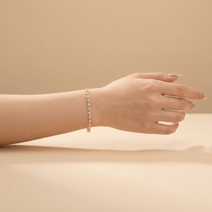 สร้อยข้อมือโรแมนติกชุบทอง 14k ประดับคริสตัลเพชรแบบฝังช่อง สำหรับงานแต่งงานและวันครบรอบของผู้หญิง - Product Image 4