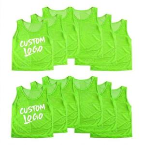 Vestes d'entraînement de football en maille 100% polyester numérotées en gros pour adultes et enfants - Product Image 1