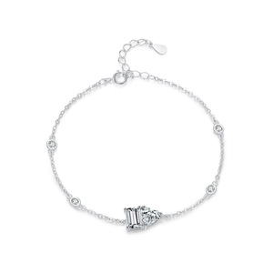 Pulsera de Plata S925 para Mujer con Diamantes, Corte Esmeralda, Forma de Corazón, Engaste de Garra, Cadena Clásica para Uso Diario - Product Image 1