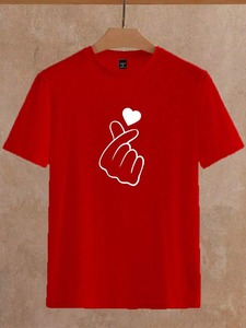 Camiseta de manga corta para hombre con estampado de gestos de manos y corazones, ideal para salidas. Directo de fábrica, personalización disponible.F10 - Product Image 4