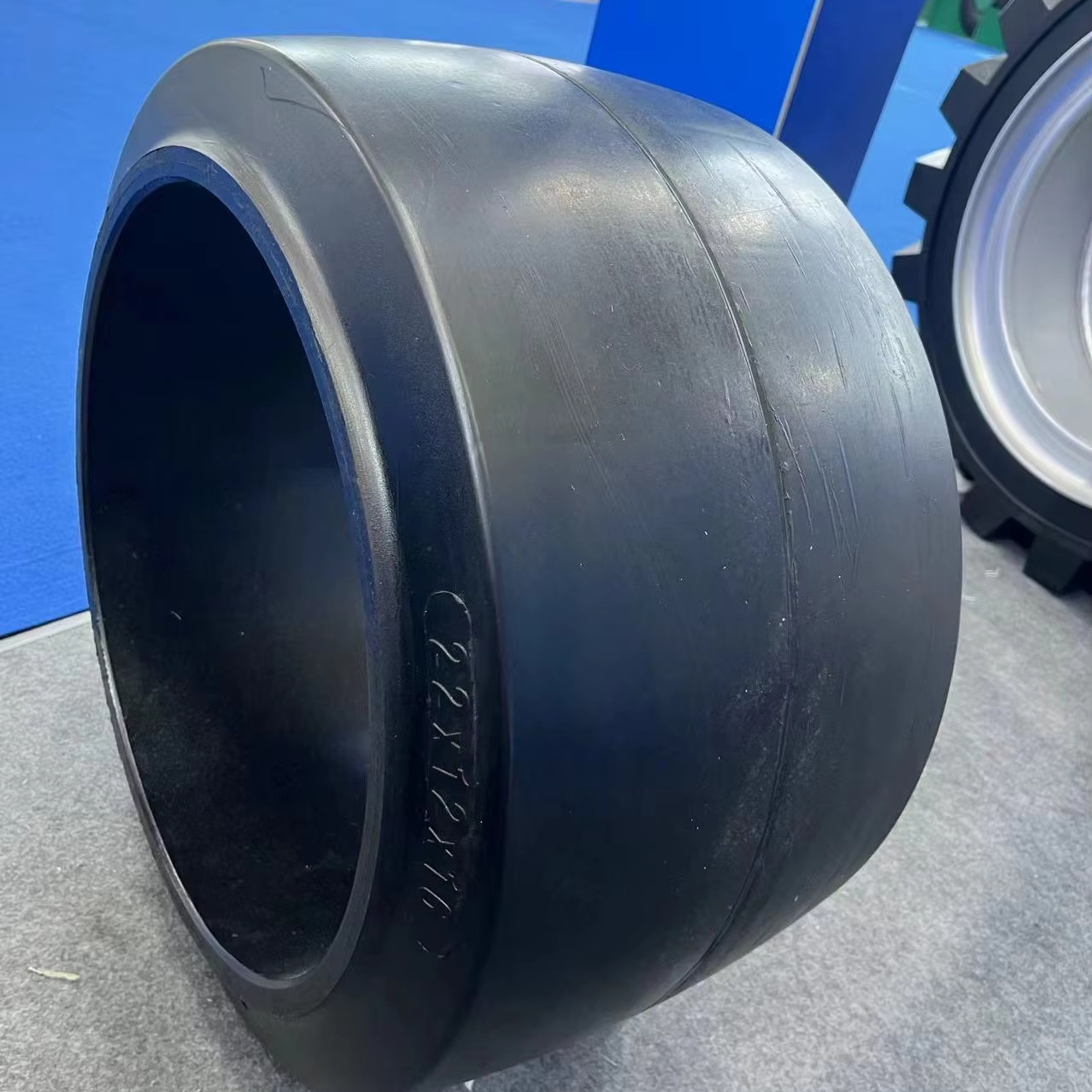 Topower Factory  High Load Cured on  22*12*16 Press on Solid Tyre for Trailer Forklift Sale 22 12 16 22x12x16