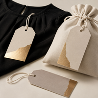 Étiquettes volantes personnalisées avec accent en feuille métallisée pour la vente au détail, étiquettes de vêtements estampées à chaud, cartes et ficelles pour la vente en gros de vêtements en vrac