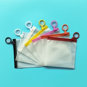 Sac de rangement à languette ODM, emballage et tri en PE transparent givré épaissi, sac à fermeture éclair auto-scellant avec languette - Product Image 3