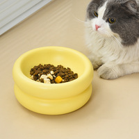 Doe Pet Bol en céramique pour animaux de compagnie avec logo personnalisé Bol de protection cervicale élevée pour chat et chien Double bol d'eau avec planche de bois