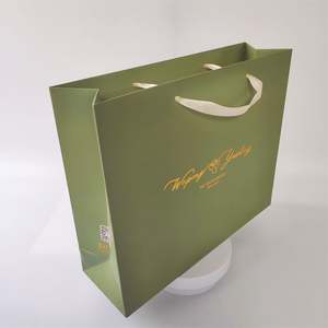 Bolsa de Papel Grande Personalizada KM, Color Verde Oscuro, con Asas de Cinta, Estampado Dorado, Cartón para Promociones - Product Image 6