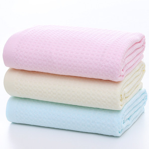 Serviette de plage rectangulaire en coton double couche jacquard à carreaux 70x140 cm, absorbante, pour la natation, la douche et le bain - Product Image 1