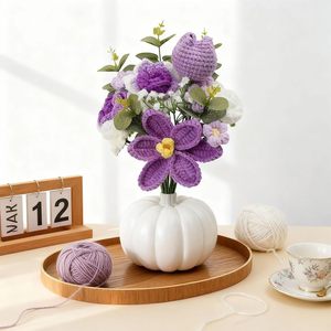 Ramo de Flores de Lana Tejido a Crochet, Hecho a Mano, Color Morado, Regalo Decorativo para Madres y Maestras - Product Image 4