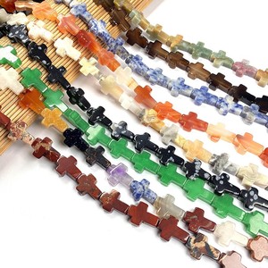 Colgante <span class=keywords><strong>de</strong></span> cruz <span class=keywords><strong>de</strong></span> <span class=keywords><strong>piedra</strong></span> <span class=keywords><strong>de</strong></span> cristal natural al por mayor collar con colgante <span class=keywords><strong>de</strong></span> <span class=keywords><strong>piedra</strong></span> <span class=keywords><strong>de</strong></span> cristal <span class=keywords><strong>de</strong></span> cuarzo rosa <span class=keywords><strong>de</strong></span> colores mezclados joyería <span class=keywords><strong>de</strong></span> piedras preciosas - Product Image 1