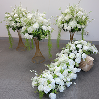 Boule de fleurs artificielles en soie blanche avec vigne verte suspendue, centre de table de mariage, décoration d'allée de banquet