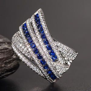 Anello a strati scintillante da donna, elegante gioiello da dito in stile corte - Product Image 6