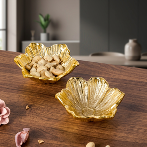 Plat décoratif en métal en forme de fleur dorée, style glamour fait main, vaisselle de mariage - Product Image 6
