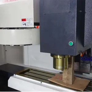 China 4 o 5 ejes VMC550 Centro de mecanizado CNC máquinas verticales