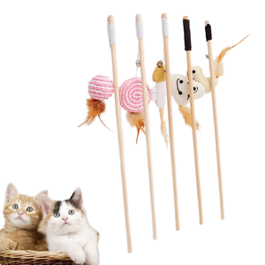 Juguete para Gatos de Madera Ecológico Hecho a Mano, Palo <span class=keywords><strong>con</strong></span> Sonido <span class=keywords><strong>con</strong></span> Cabeza de Pez o Ratón, Juguete Interactivo para Mascotas <span class=keywords><strong>con</strong></span> Campana - Product Image 1