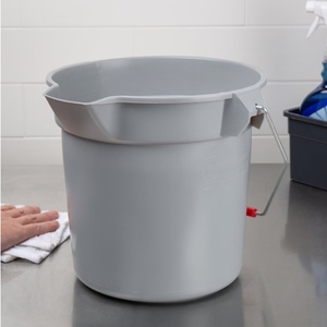Rubbermaid BRUTE FG296300GRAY Comercial 10 Qt Cubos redondos de limpieza Cubo de plástico gris para limpieza - Product Image 2