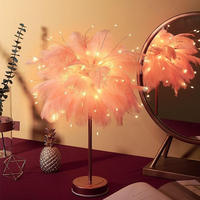 Nouvelle arrivée Lampe de bureau LED en acier inoxydable avec design en plumes d'autruche Lumière blanc chaud pour chambre à coucher et salon