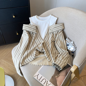 Camicia da donna a <span class=keywords><strong>maniche</strong></span> <span class=keywords><strong>lunghe</strong></span> a righe con scollo rotondo e spalle scoperte, nuova collezione estiva 2026, all'ingrosso per boutique - Product Image 3
