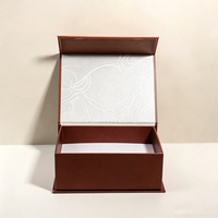 Boîte cadeau de luxe en carton rigide en forme de livre rouge, avec logo personnalisé d'usine, faible MOQ, fermeture magnétique, avec mousse